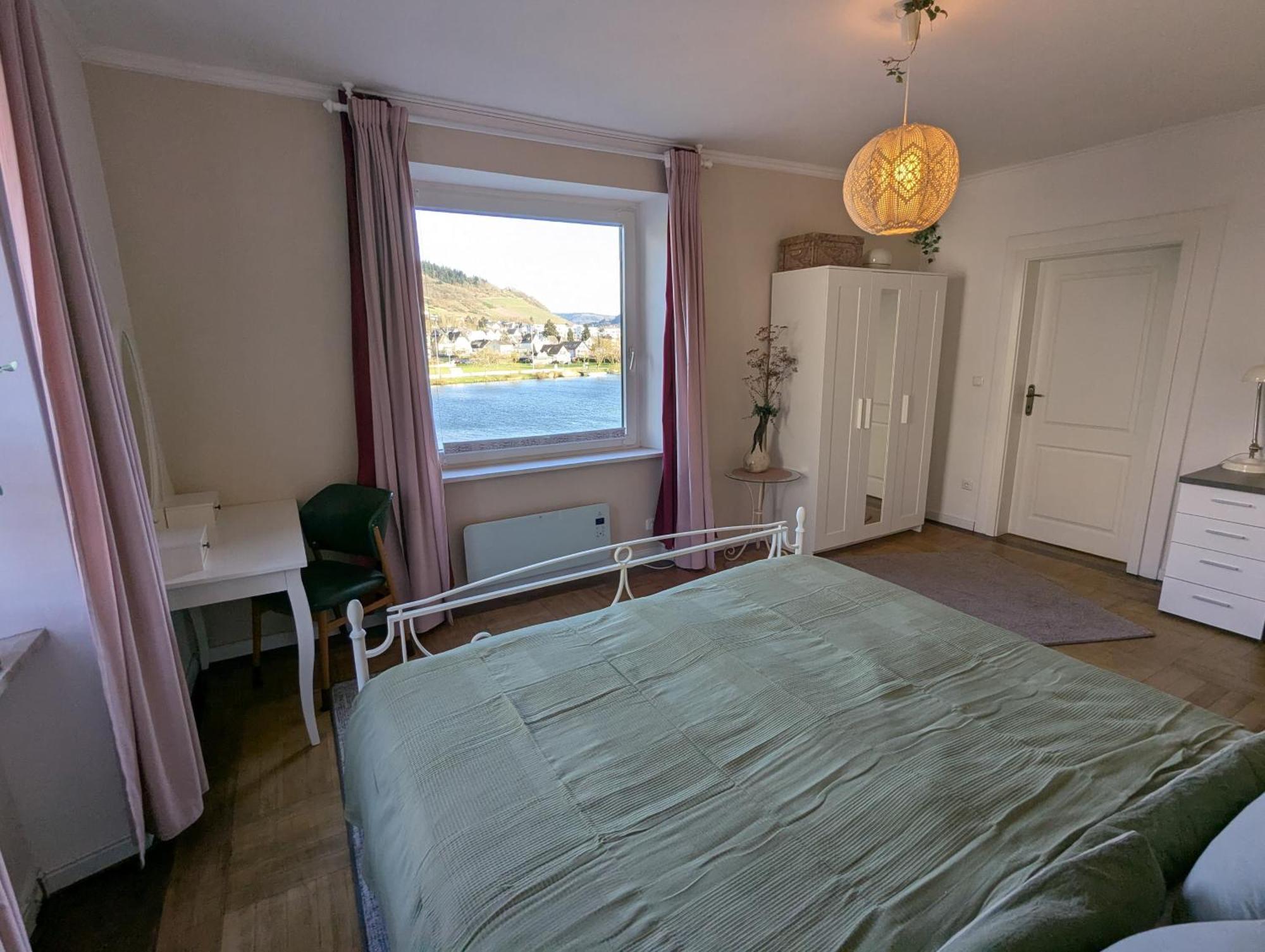 Voll Ausgestattete Wohnung Mit Moselblick Alf Bagian luar foto