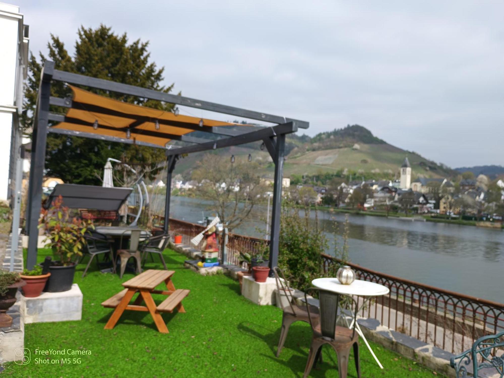 Voll Ausgestattete Wohnung Mit Moselblick Alf Bagian luar foto